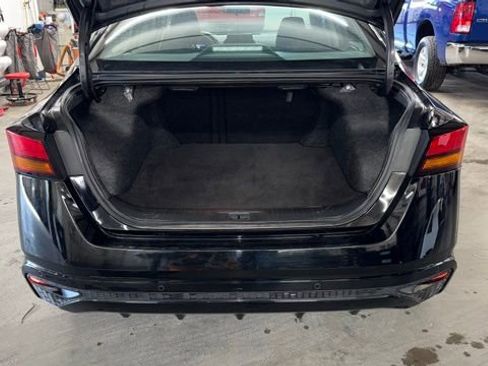 Used 2025 Nissan Altima 2.5 SV image 8