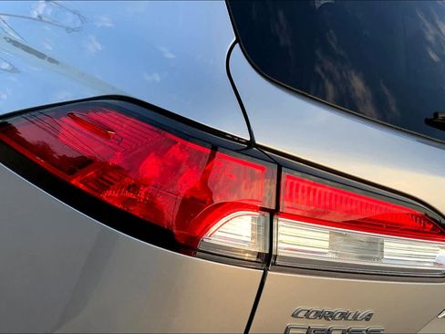 Used 2022 Toyota Corolla Cross LE image 27