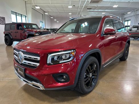 Used 2021 Mercedes-Benz GLB 250 w/ Premium Package image 3