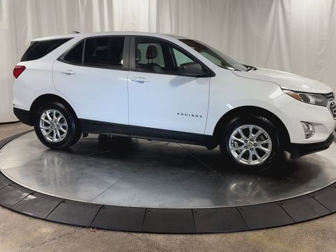 Used 2020 Chevrolet Equinox LS w/ LS Convenience Package image 2