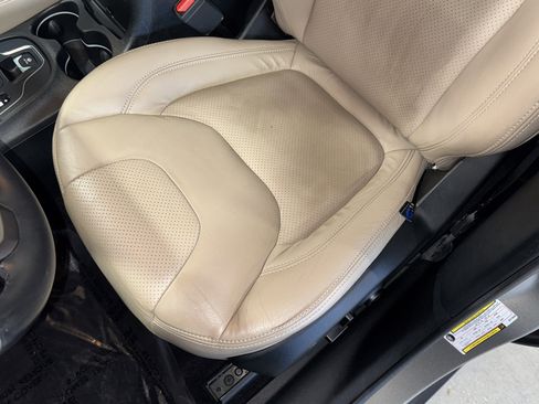 Used 2019 Jeep Cherokee Latitude Plus image 32