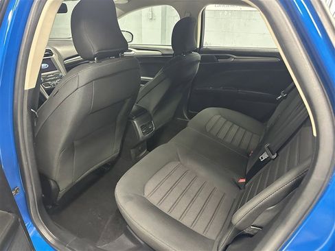 Used 2019 Ford Fusion SE FWD image 3