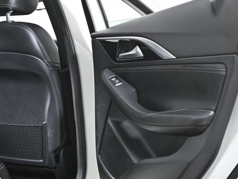 Used 2019 INFINITI QX30 Premium w/ Navigation Package image 30