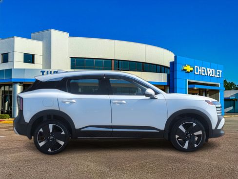 Used 2025 Nissan Kicks SR FWD image 34