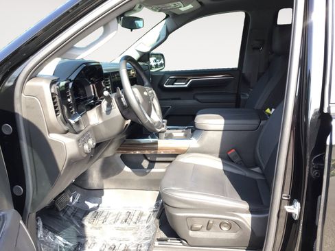Used 2025 Chevrolet Silverado 1500 LT AWD/4WD image 21