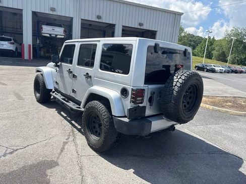 Used 2012 Jeep Wrangler Unlimited Sahara AWD/4WD image 6