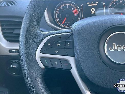 Used 2016 Jeep Cherokee Sport image 12