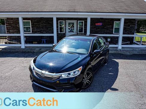 Used 2017 Honda Accord Sport image 2
