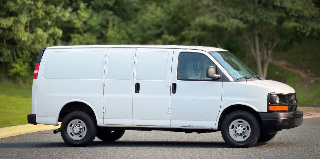 Used 2014 Chevrolet Express 2500 RWD image 3