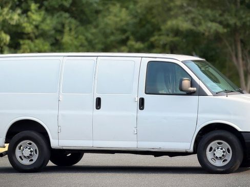 Used 2014 Chevrolet Express 2500 RWD image 3