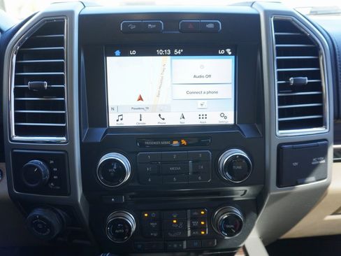 Used 2016 Ford F150 Lariat w/ Equipment Group 502A Luxury image 8