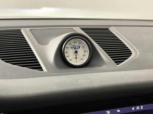 Certified 2023 Porsche Macan S image 24