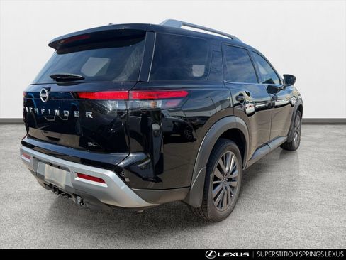 Used 2024 Nissan Pathfinder SL w/ SL Premium Package FWD image 3