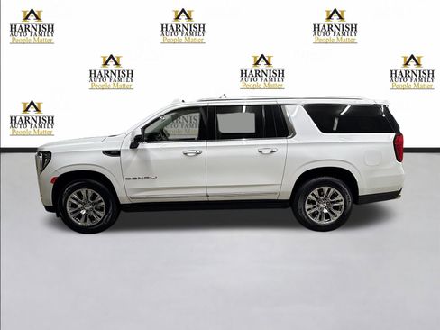 Used 2021 GMC Yukon XL Denali w/ Denali Premium Package AWD/4WD image 9