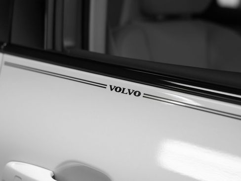 Used 2025 Volvo XC60 B5 Plus w/ Protection Package Premier image 14