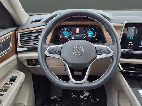 Used 2024 Volkswagen Atlas SE image 42