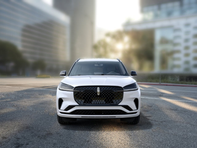 New 2027 Lincoln Aviator AWD image 3