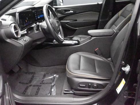 Used 2025 Chevrolet Trax ACTIV w/ Driver Confidence Package FWD image 11