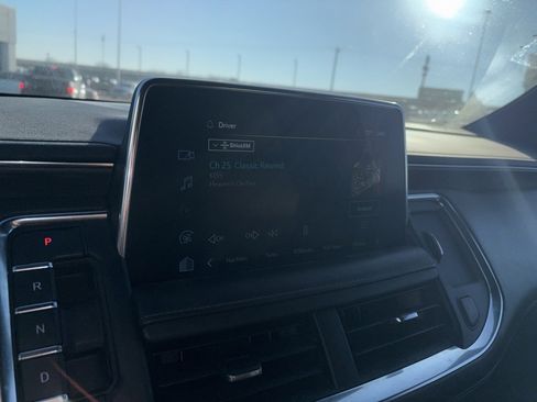 Used 2022 Chevrolet Suburban Z71 image 17