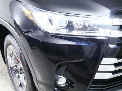 Used 2019 Toyota Highlander Limited Platinum AWD/4WD image 16