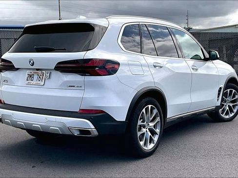 Used 2025 BMW X5 sDrive40i w/ Premium Package image 2