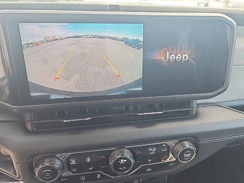 Used 2024 Jeep Wrangler Sahara image 17