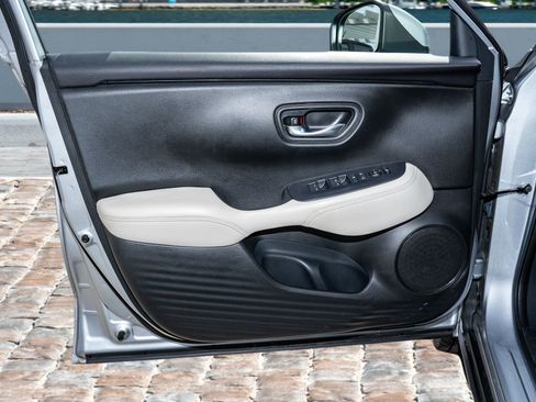 Used 2023 Honda HR-V LX image 10