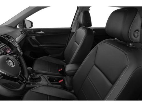 Used 2020 Volkswagen Tiguan SE w/ Panoramic Sunroof Package FWD image 9