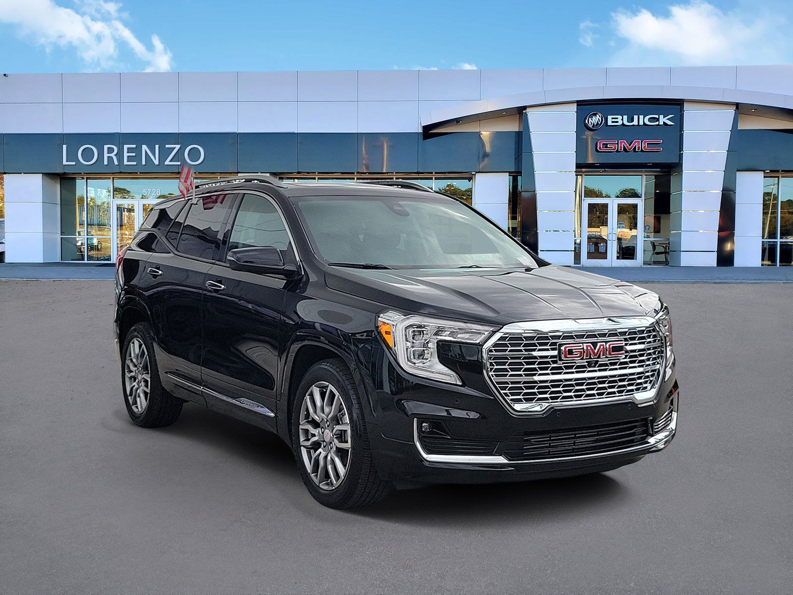 Used 2024 GMC Terrain Denali w/ Denali Premium Package AWD/4WD image 3