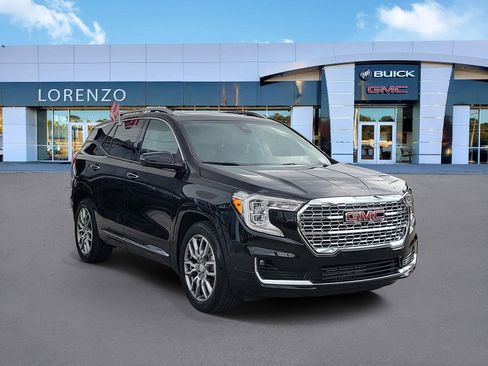 Used 2024 GMC Terrain Denali w/ Denali Premium Package AWD/4WD image 3