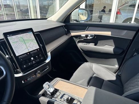 Used 2025 Volvo XC90 B5 Plus image 22