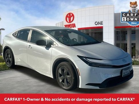 Used 2025 Toyota Prius LE image 2