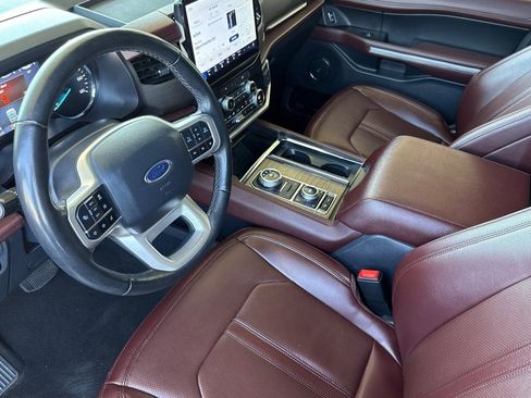 Used 2024 Ford Expedition Limited image 4