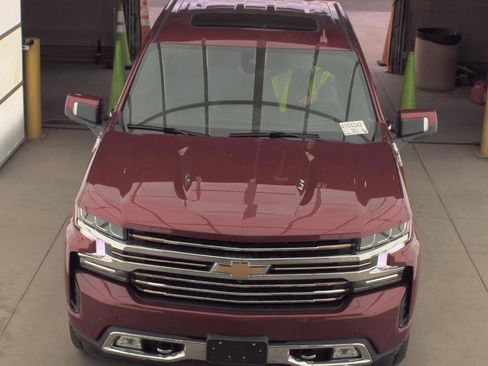 Used 2019 Chevrolet Silverado 1500 High Country w/ Technology Package AWD/4WD image 2