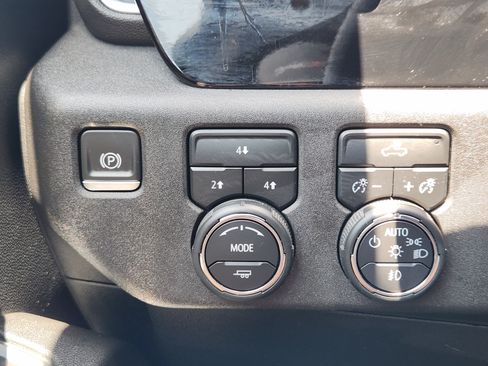 Used 2024 Chevrolet Silverado 2500 LT AWD/4WD image 23