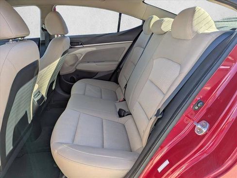 Used 2017 Hyundai Elantra SE image 17