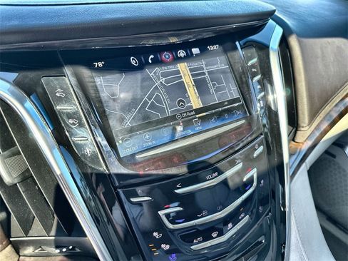 Used 2016 Cadillac Escalade Luxury image 28