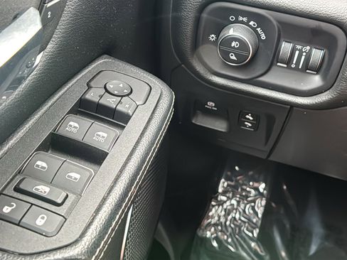Used 2025 RAM 1500 Laramie image 33