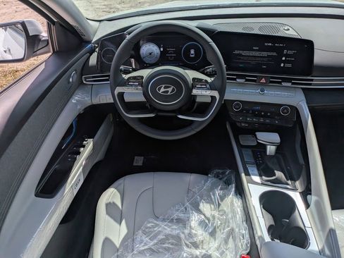 New 2026 Hyundai Elantra Limited FWD image 15