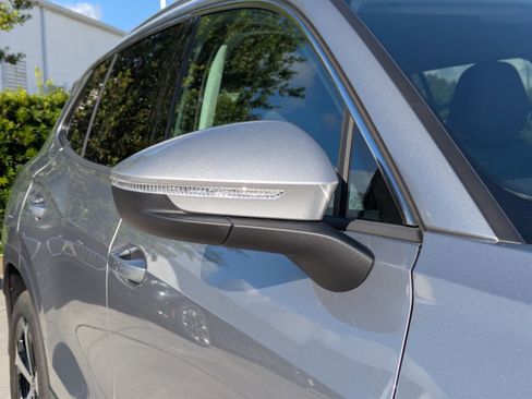Certified 2025 Volkswagen Tiguan SE FWD image 11