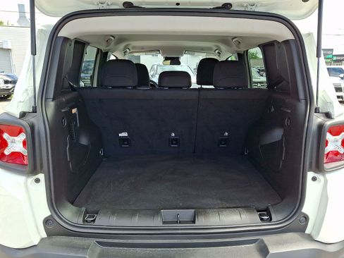 Used 2022 Jeep Renegade Latitude AWD/4WD image 28