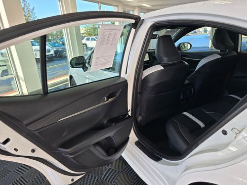 Used 2025 Toyota Camry SE image 36