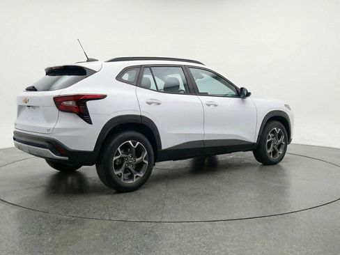 Used 2025 Chevrolet Trax LT image 7