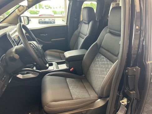 Used 2025 Nissan Frontier SV image 14
