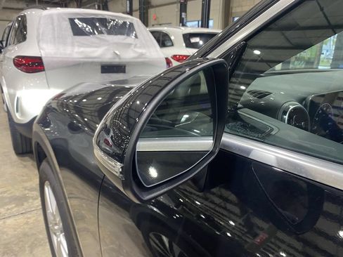 Used 2025 Mercedes-Benz GLC 300 4MATIC image 16