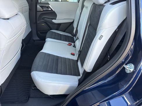 New 2026 Mitsubishi Outlander SE image 25