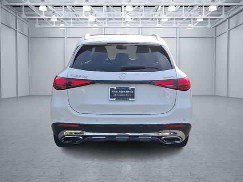 Certified 2025 Mercedes-Benz GLC 300 4MATIC image 5