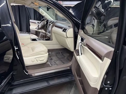 Used 2019 Lexus GX 460 Premium w/ Premium Package AWD/4WD image 41