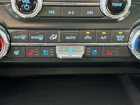 Used 2022 Ford F150 Lariat w/ Equipment Group 502A High AWD/4WD image 21