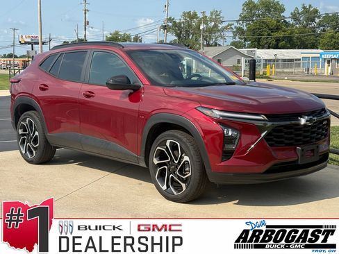 Used 2024 Chevrolet Trax RS w/ Sunroof Package FWD image 1